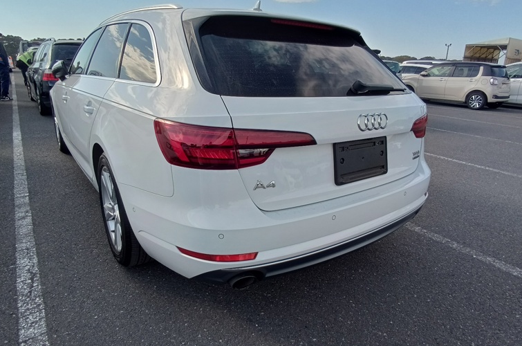 Audi A4 Avant 2018 2.0l TFSI - photo 6